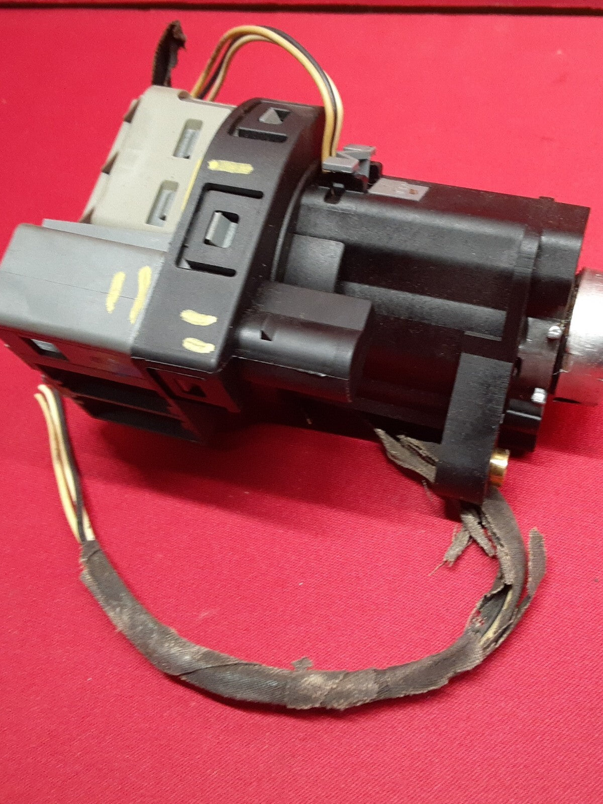 2002 - 2005 Chevy Olds Pontiac Ignition Switch Lock Housing & Cylinder  22737173