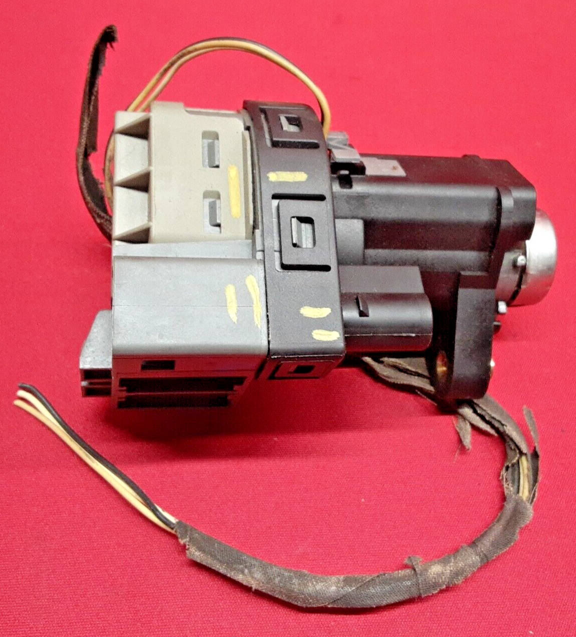 2002 - 2005 Chevy Olds Pontiac Ignition Switch Lock Housing & Cylinder  22737173