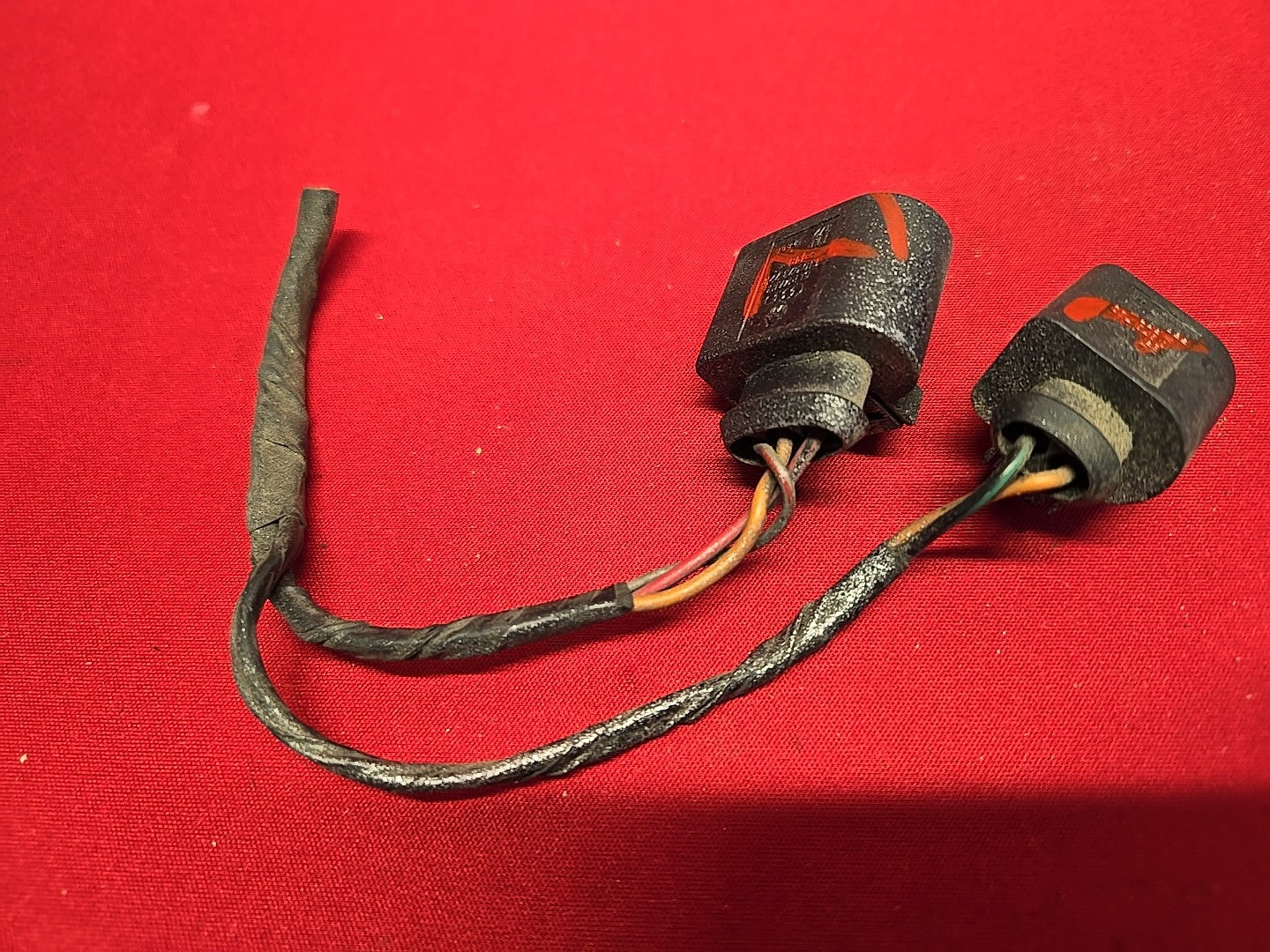 1998-2005 VW Volkswagen Beetle RIGHT PASSENGER Tail Light Lamp - PIGTAIL WIRES