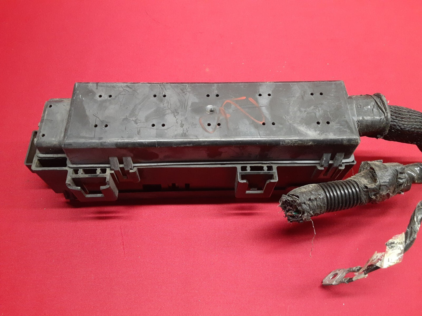 1999 - 2004 Jeep Grand Cherokee - Engine Bay Fuse /Relay / Junctiion Box / Block