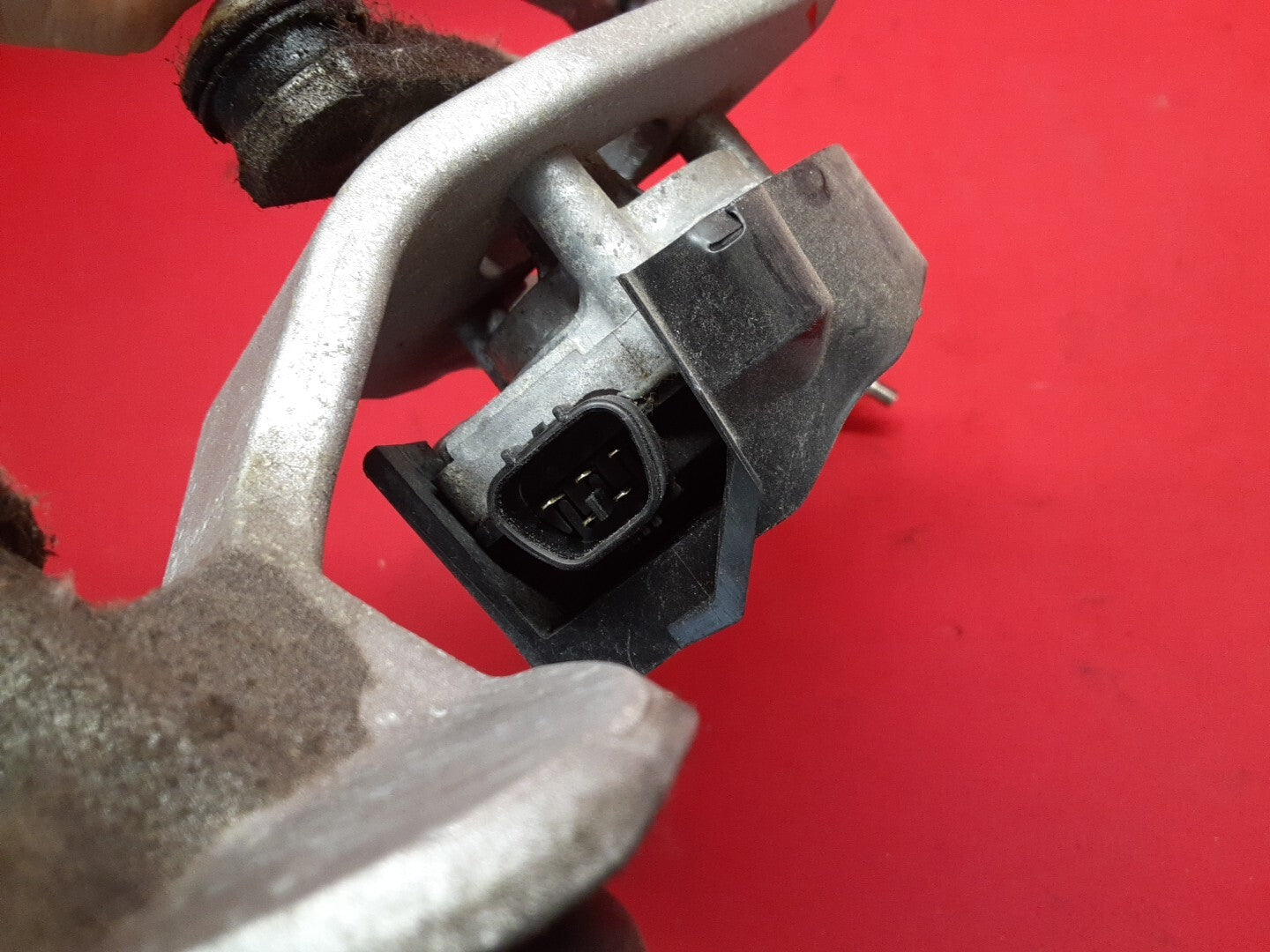 2012 - 2019 Fiat 500 / Fiat 500e Front Wiper Motor W/ Linkage 68093043AA