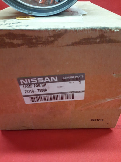 New OEM 2004-2015 Nissan Titan RIGHT PASSENGER Fog Light Lamp 26150-ZE00A