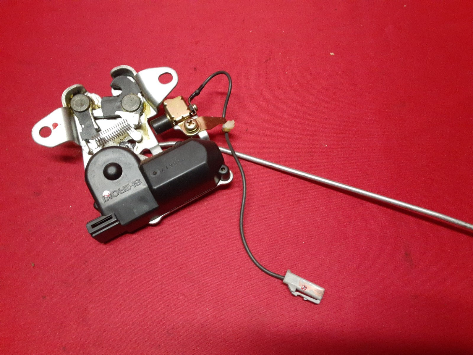 1992 1993 Lexus ES300 Trunk Deck Lid Latch Lock Actuator 	64600-33030