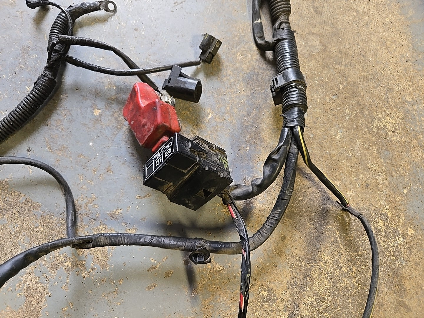 2001 Mitsubishi Montero LIMITED / XLS Positive Battery Cable Harness to Junction