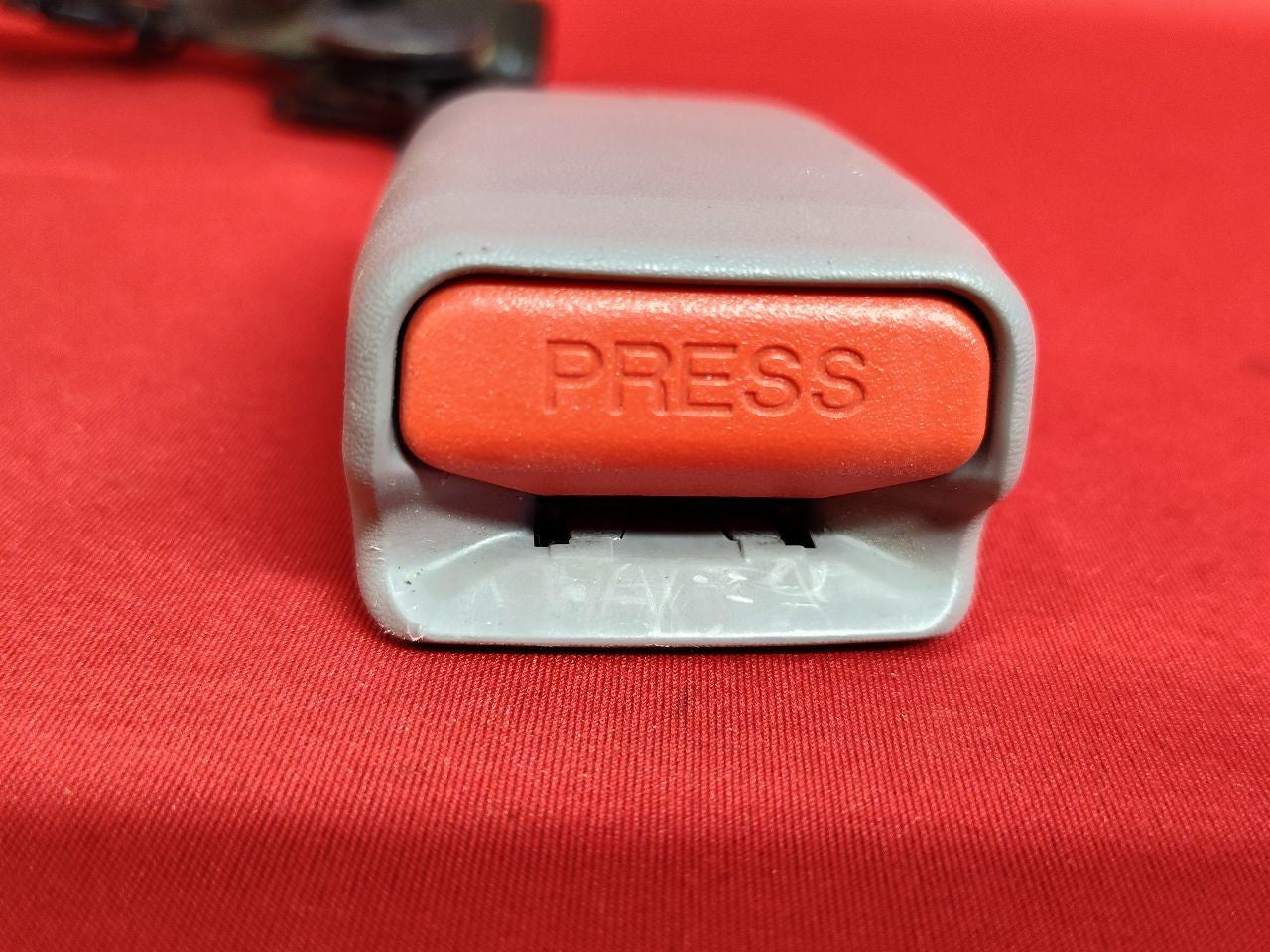 2017-2022 Honda CRV CR-V Rear 2nd Second Row Right / Center Seat Belt Buckles