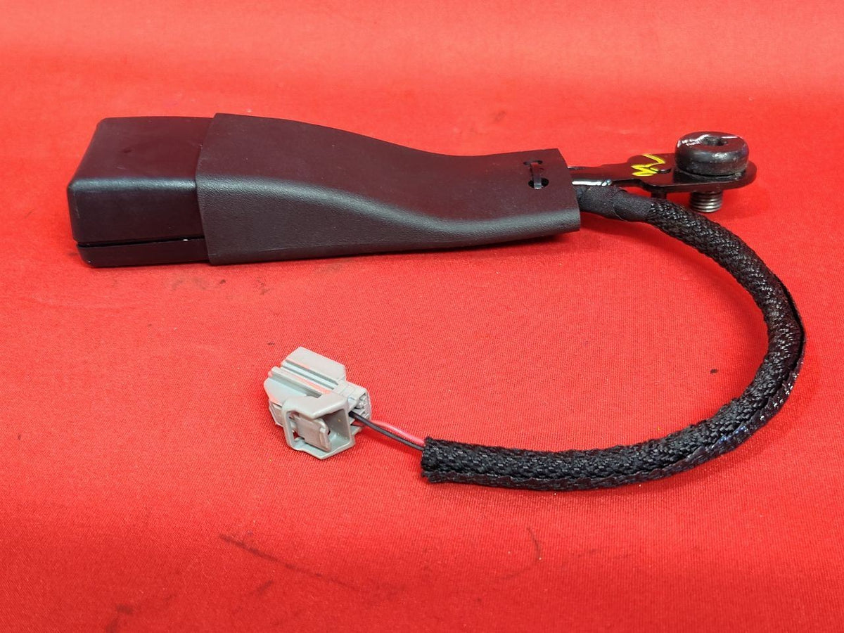 2012-2019 Fiat 500 Coupe FRONT RIGHT PASSENGER Traditional Seat Belt Buckle Blk