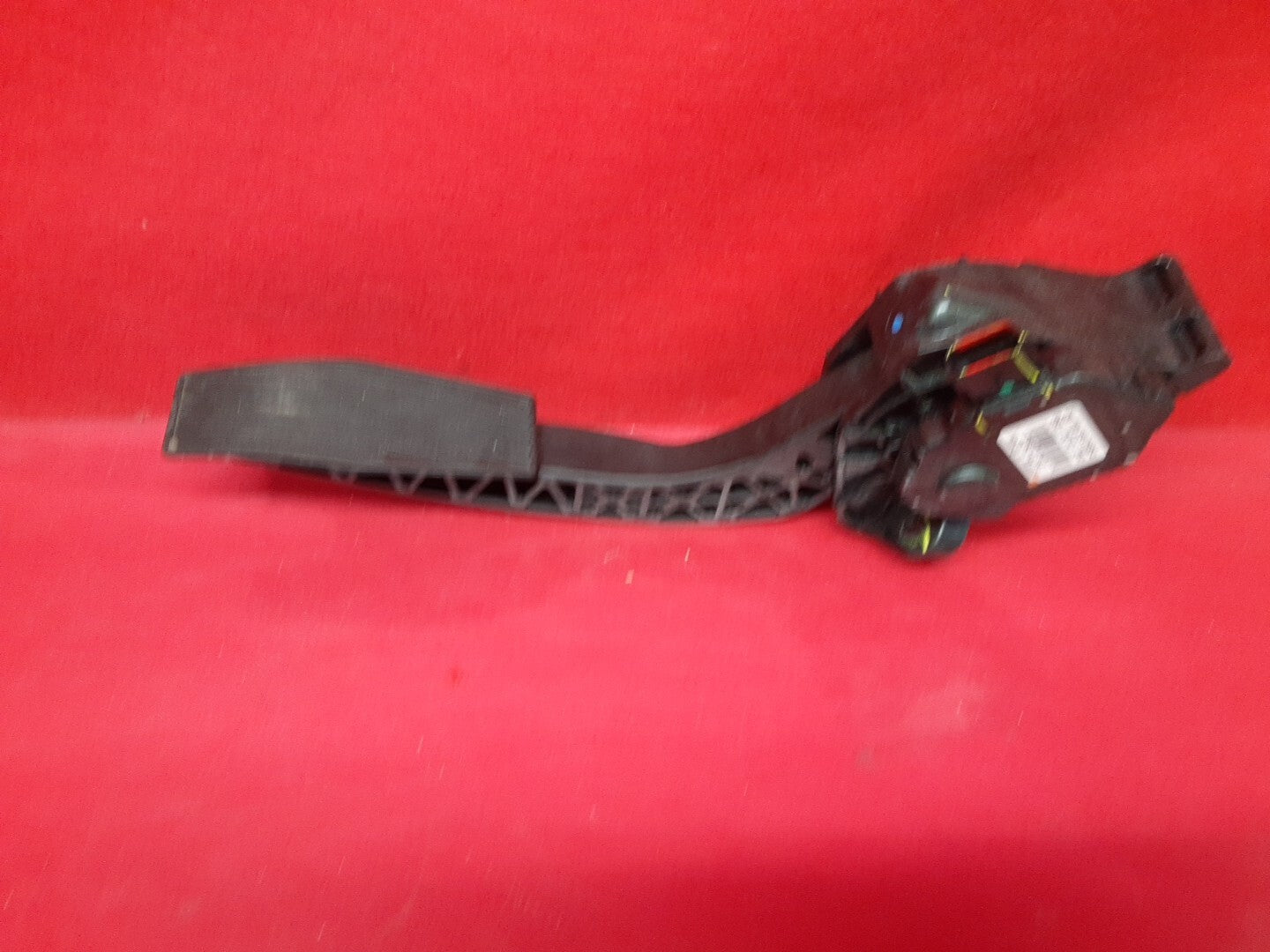 18-20 Buick Regal 16-19 Malibu 17-19 LaCrosse Accelerator Gas Pedal 84657611