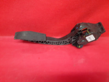 18-20 Buick Regal 16-19 Malibu 17-19 LaCrosse Accelerator Gas Pedal 84657611