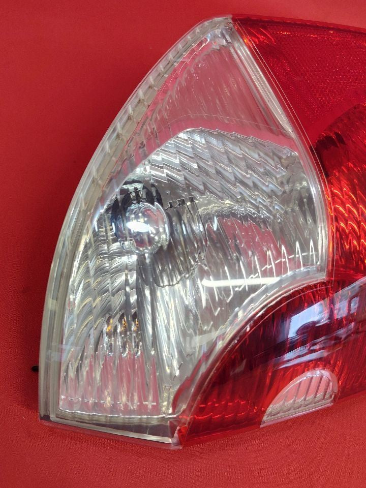 2004-2006 BMW X3 Right Passenger Quarter Mounted Outer Tail Light Lamp (Clear)