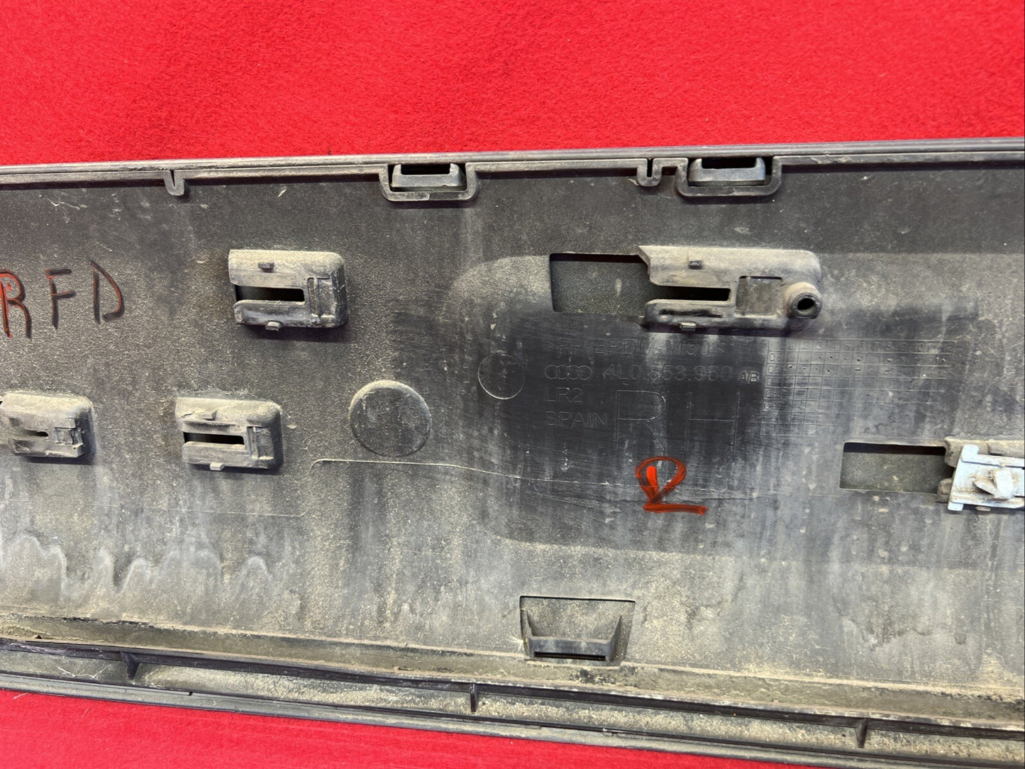 2007 2008 2009 Audi Q7 Right Passenger FRONT Door Lower Trim Molding GRAY