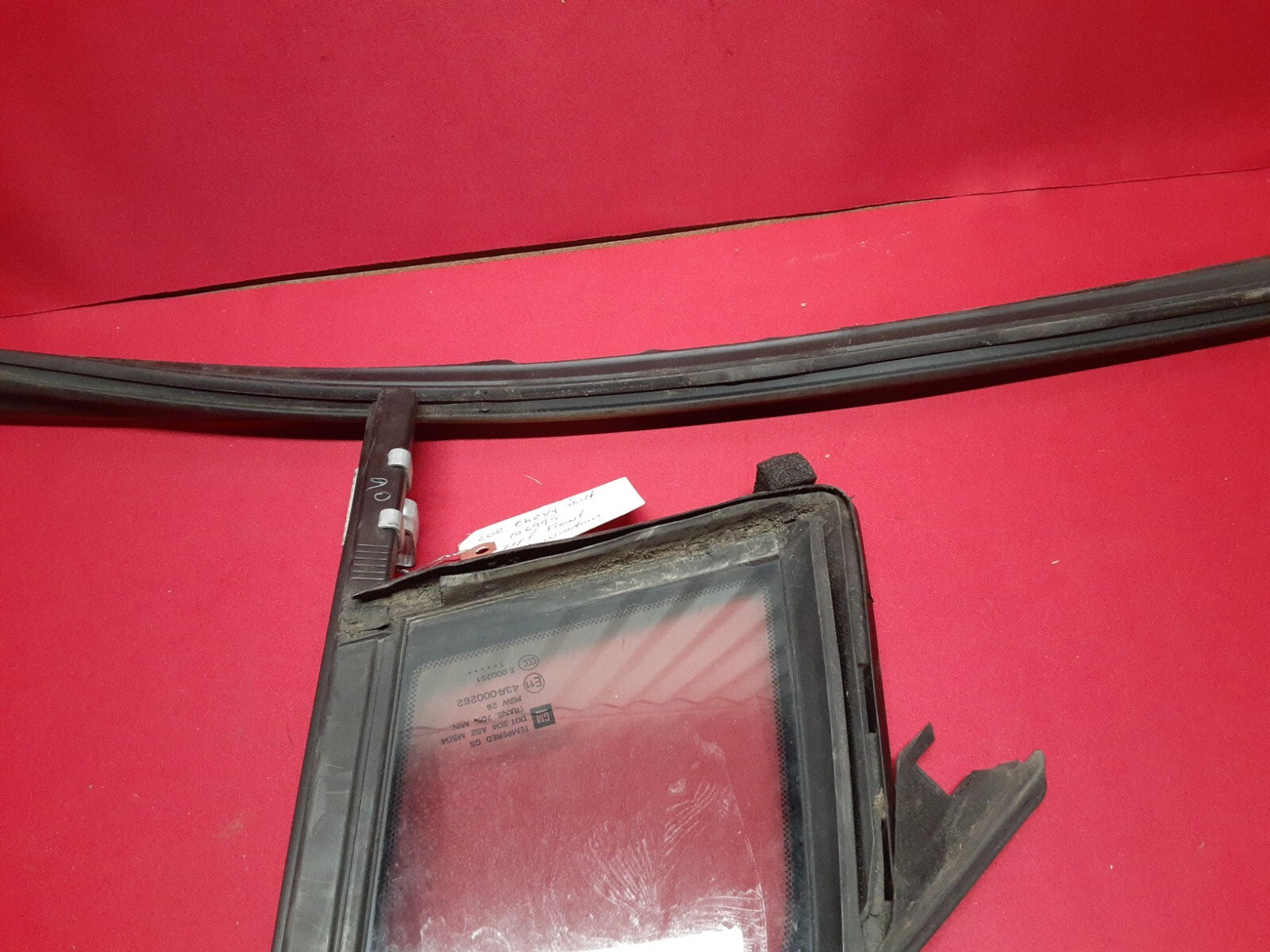 2011 - 2015 Chevy Volt FRONT LEFT Door Vent Quarter Glass Weatherstrip 22906079