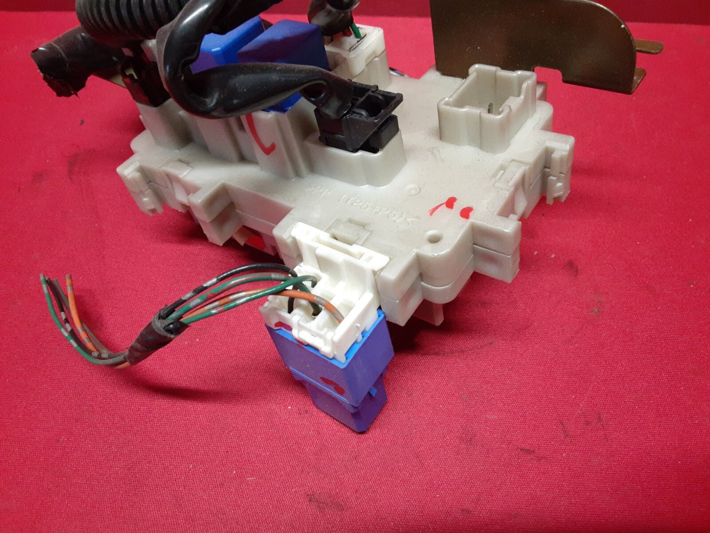 2002 - 2004 Nissan Altima Interior Fuse Box Relay Junction Block 24350-8J01A