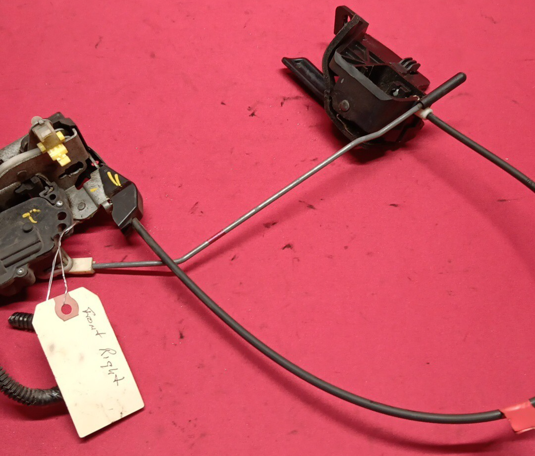 2004 - 2007 Freestar & Monterey RIGHT PASSENGER FRONT Door Latch 6F2Z-1621812-AA