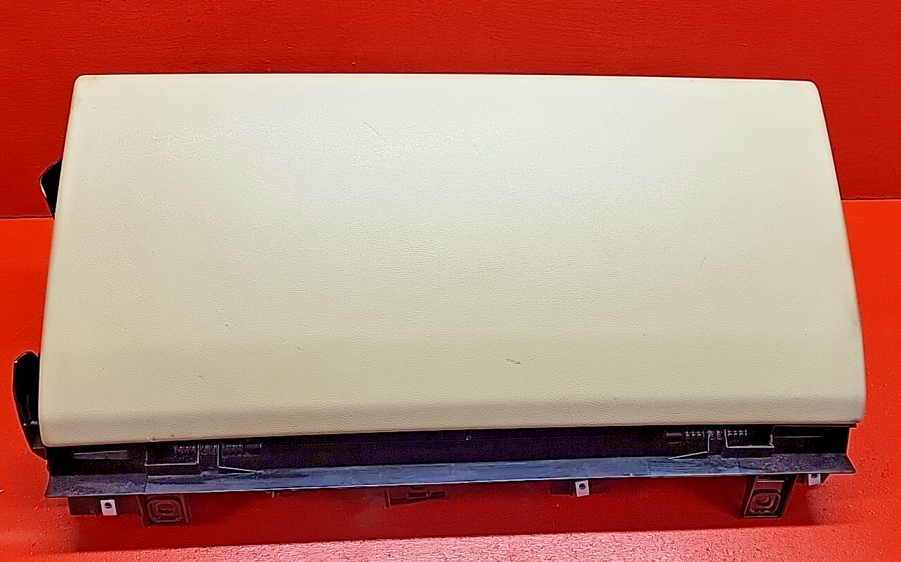2013 2014 Land Rover Range Rover Glove Box Assembly LR057923
