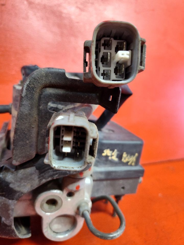 1994 1995 Toyota 4Runner 4WD Auto Trans Anti-Lock Brake ABS Pump Modulator