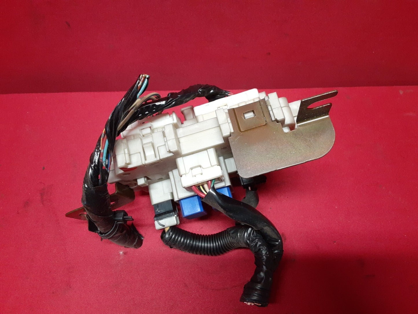 2002 - 2004 Nissan Altima Interior Fuse Box Relay Junction Block 24350-8J01A