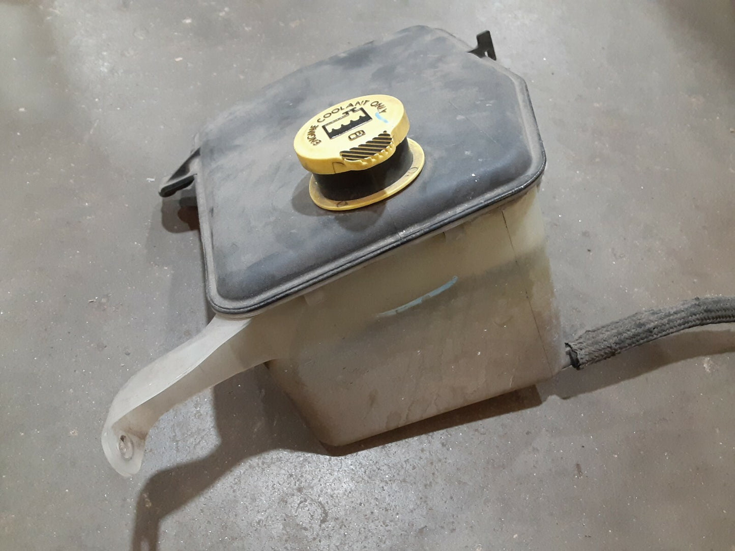 2005 - 2010 Jeep Grand Cherokee / Commander Engine Coolant Reservoir 55116874AE