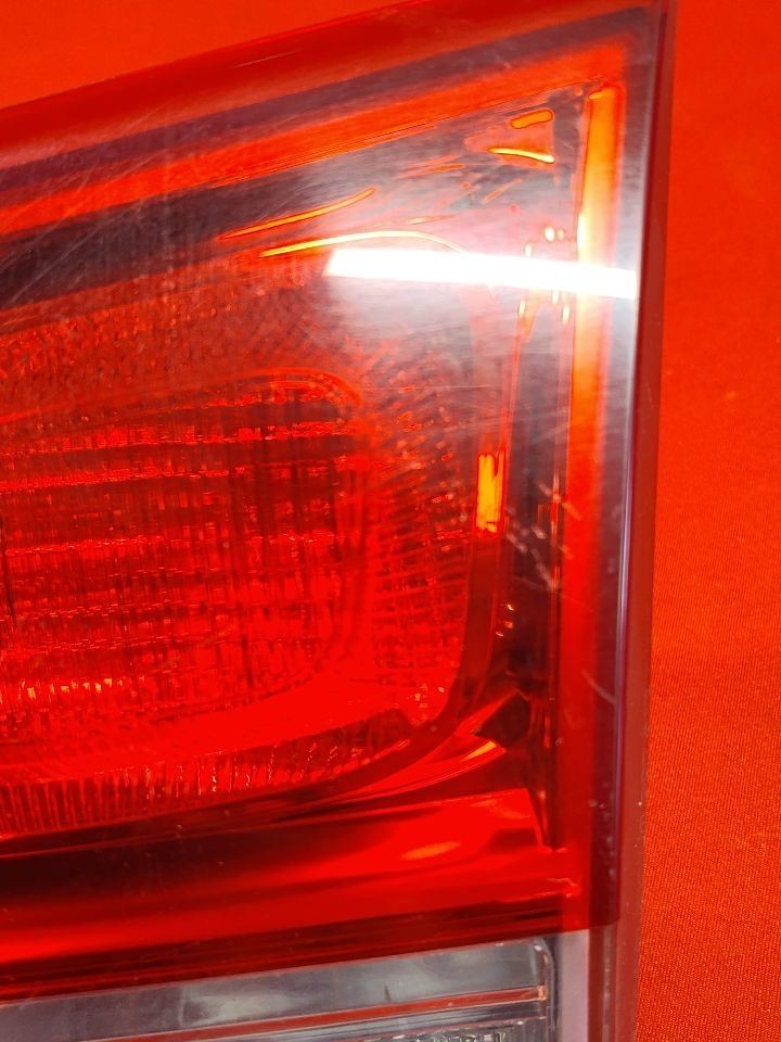 2016-2018 Kia Sorento RIGHT PASSENGER INNER Tail Light Lamp w/ Socket HALOGEN