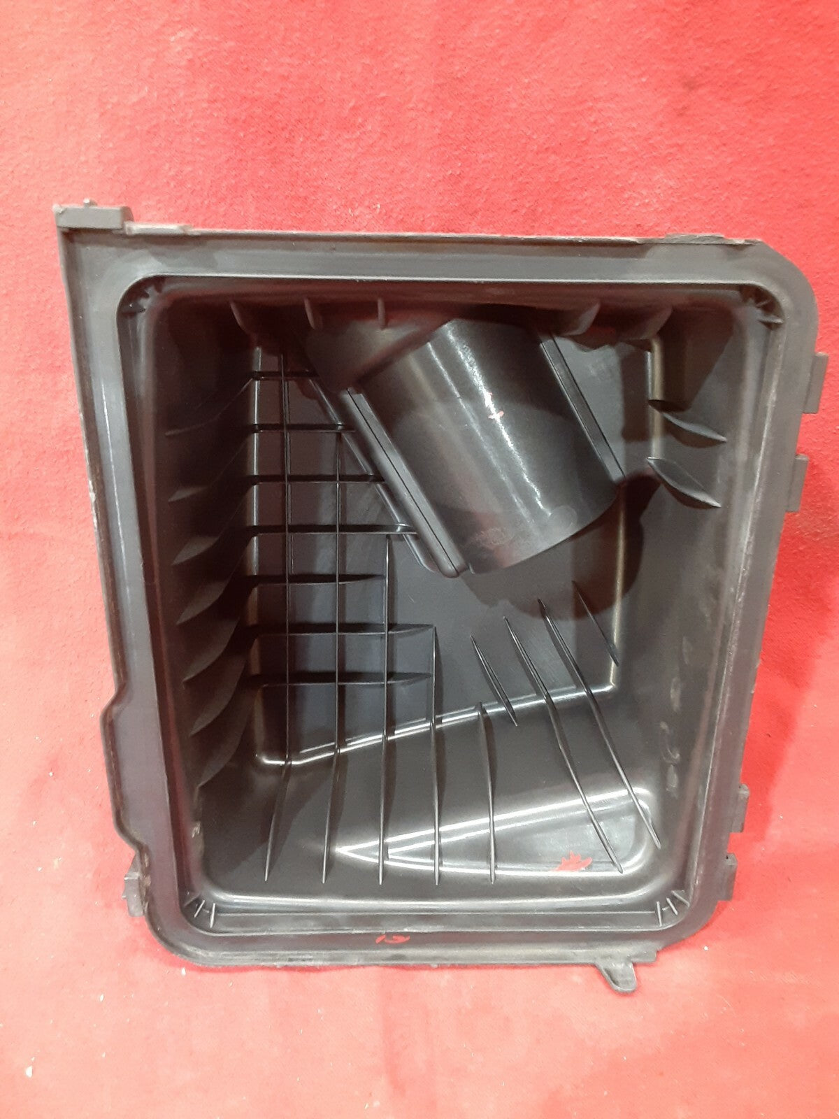 2002 2003 Saturn Vue 2.2 4Cyl  Air Cleaner Top Box / Lid - 22633496