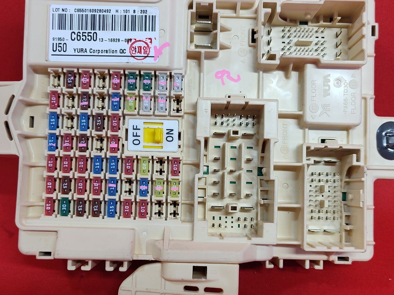 2016-2018 Kia Sorento Interior Cabin Fuse Box Junction Block 91950-C6550