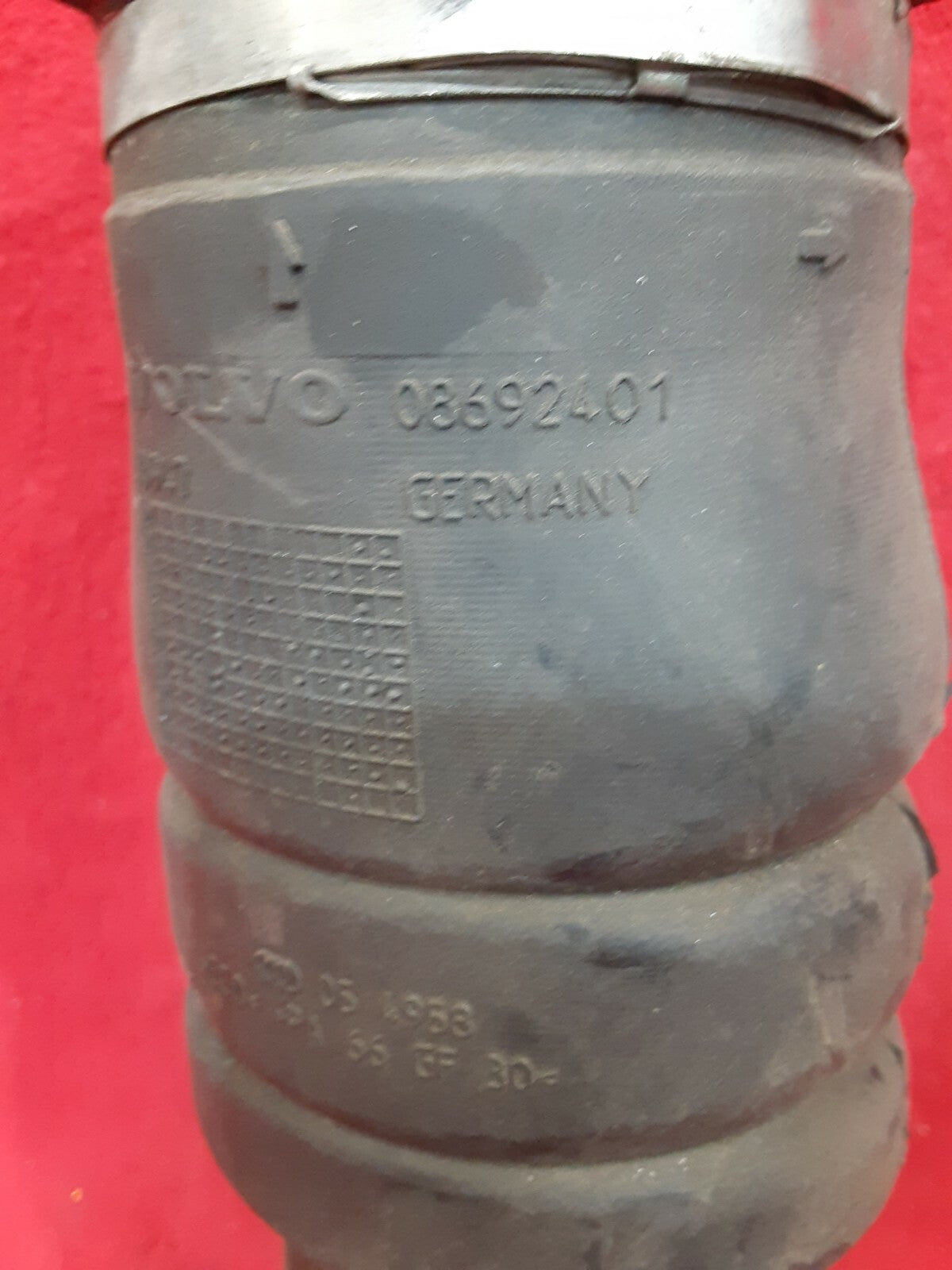 2005 - 2012 Volvo C70 Air Resonator Pipe / Turbo / Intercooler - 08692401