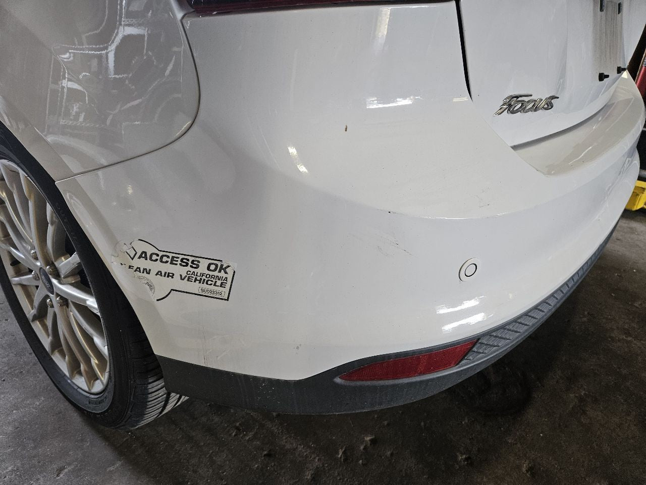 2012-2014 Ford Focus + EV Rear Bumper Cover w/ Park Assist PNYW30 Oxford White