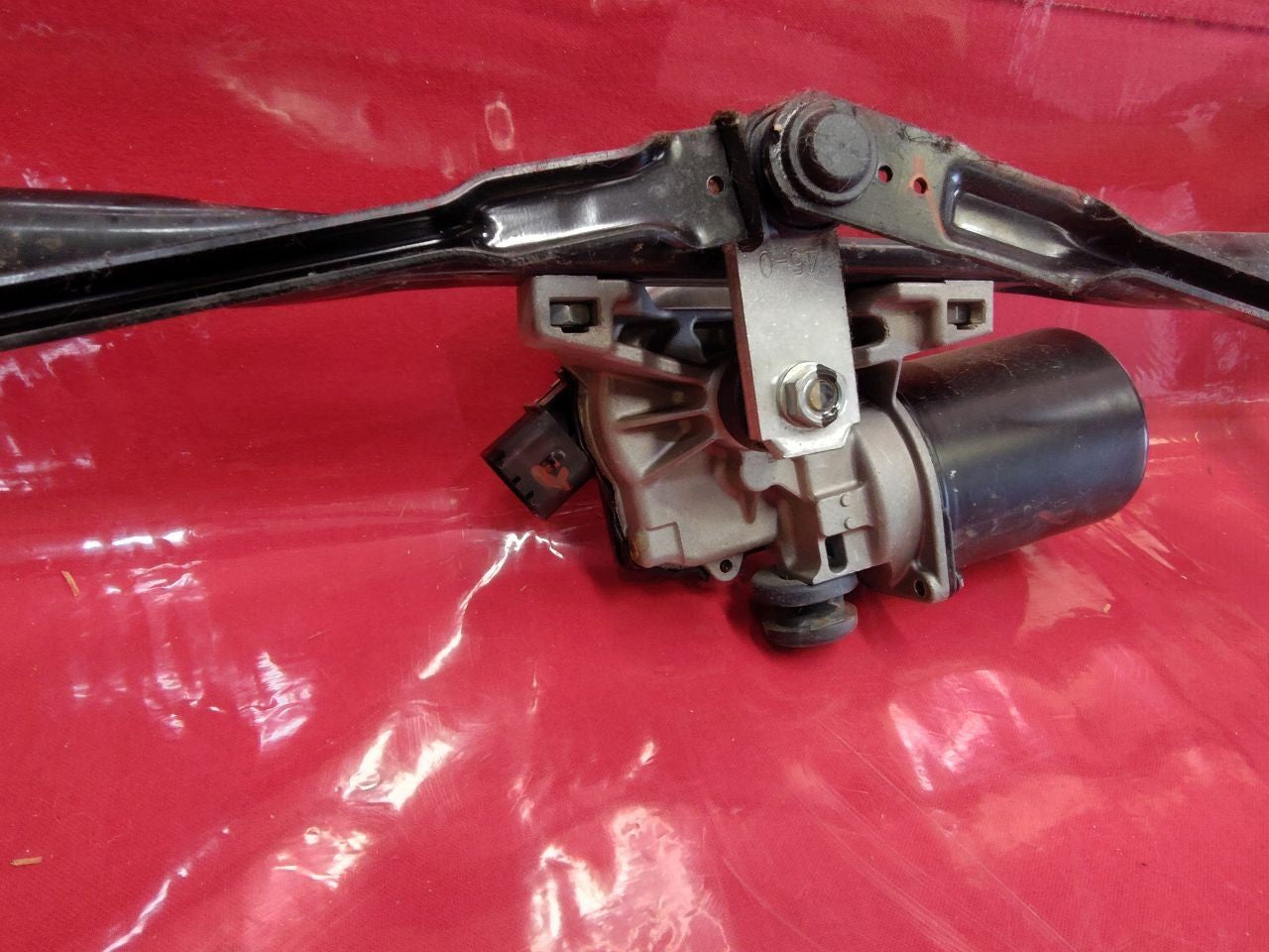 09-16 Hyundai Genesis Coupe Windshield Wiper Transmission Linkage w/ Motor