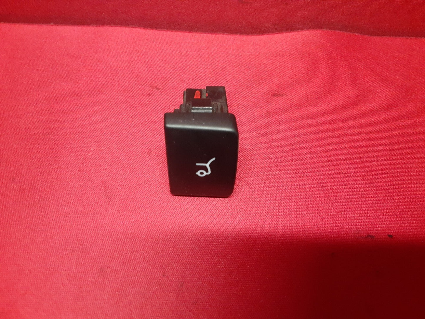 2010 - 2019 Lincoln MKT Dash Panel Liftgate Release Switch 	AE9Z-74432A38-AA