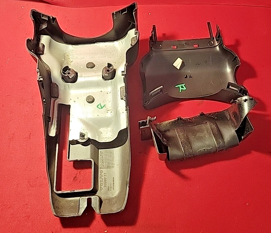2006 Volvo S40 Steering Column Upper Lower Shroud Cover 306801333 306801341