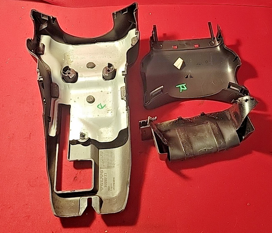 2006 Volvo S40 Steering Column Upper Lower Shroud Cover 306801333 306801341