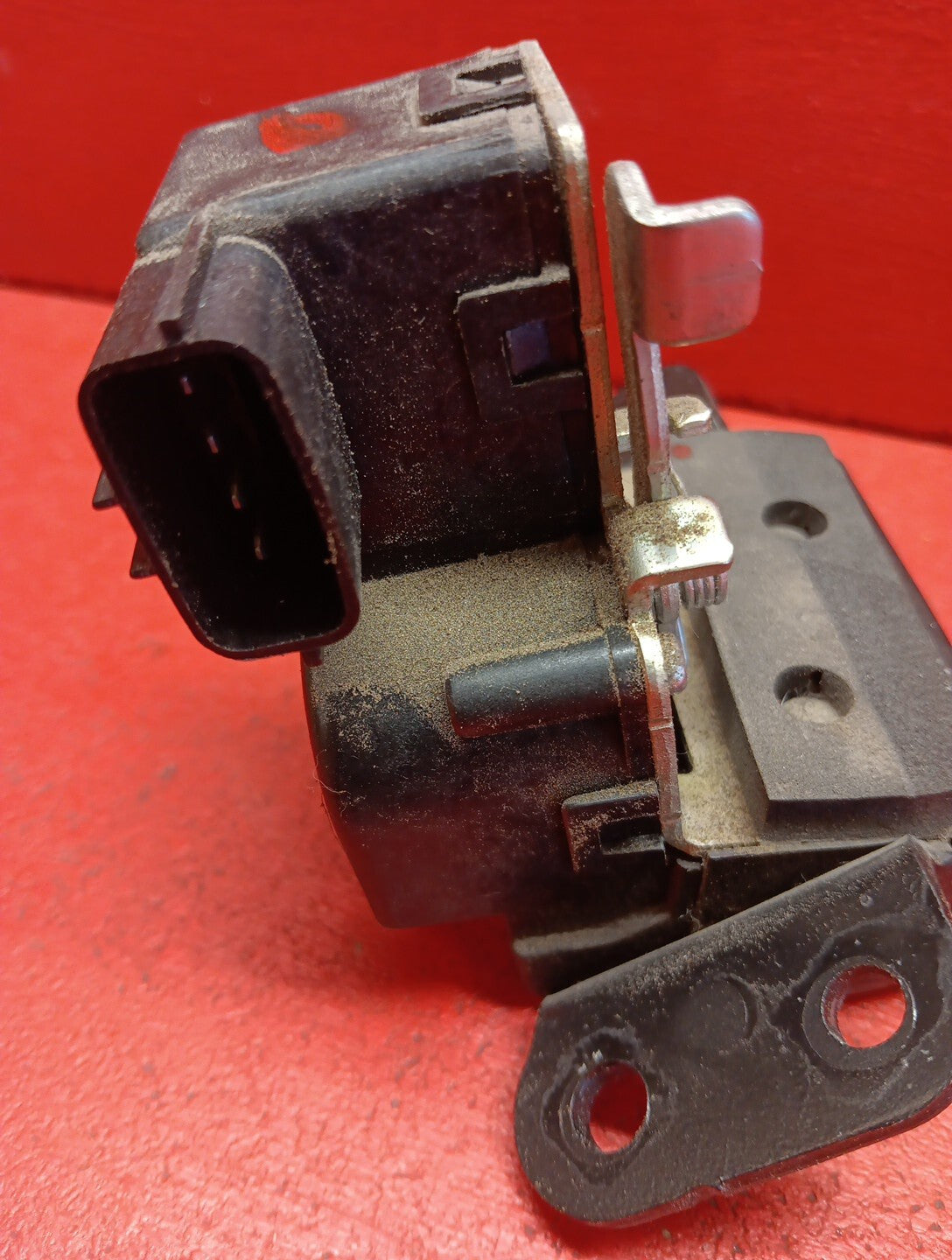 2010 - 2013 Kia Soul / 2011 - 2013 Sorento Tailgate Hatch Latch Lock Actuator