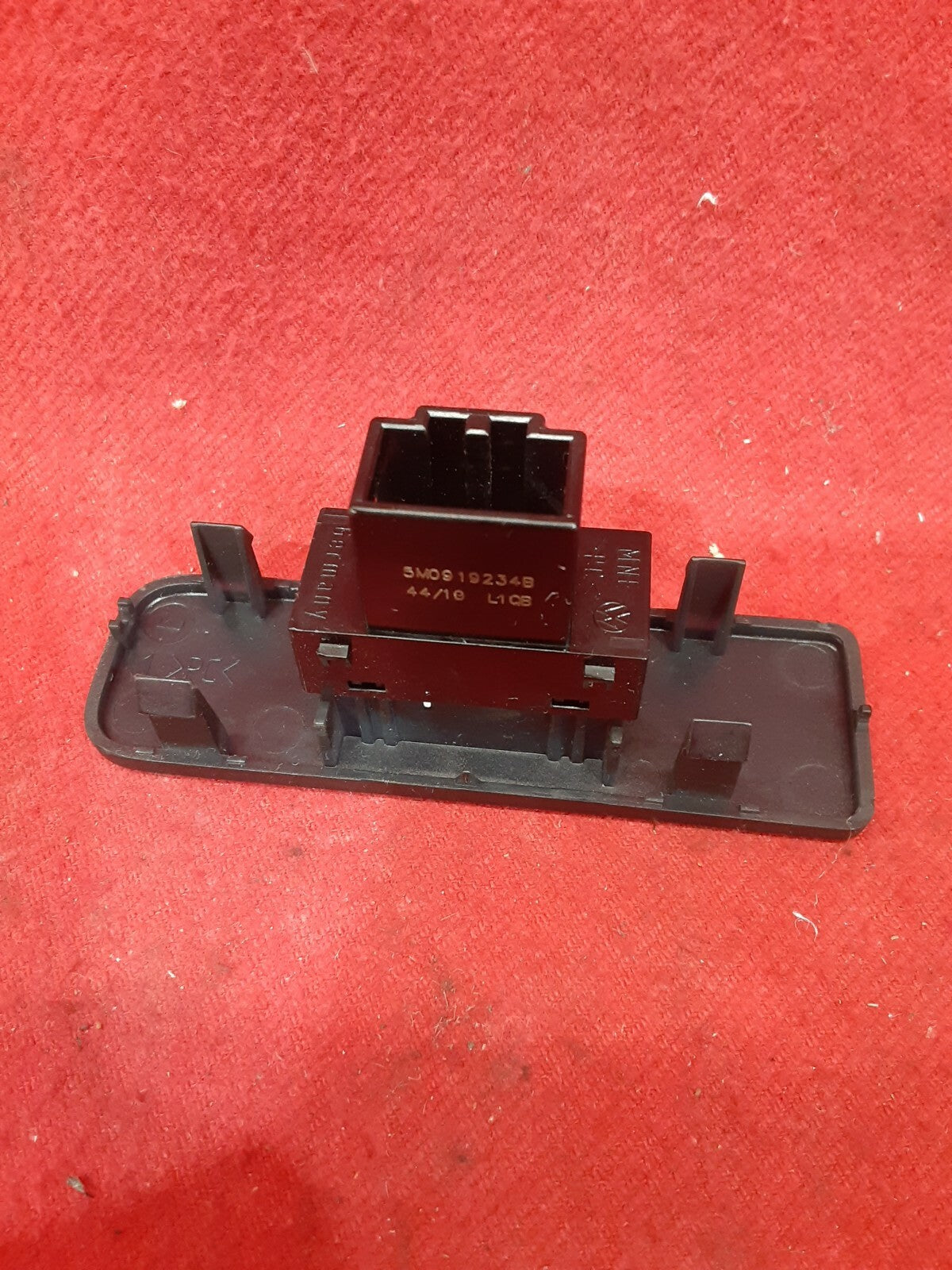 Volkswagen VW Center Dash Bezel Black SRS Passenger Indicator 5M0919234
