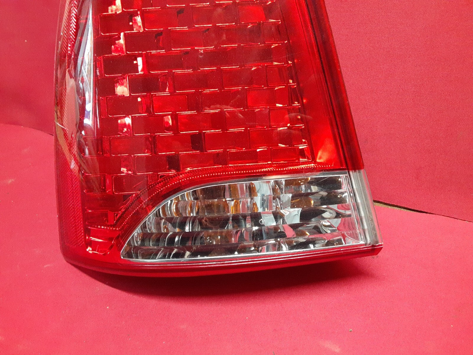 2011 - 2013 Kia Sorento LEFT DRIVER Quarter Tail Light Lamp Halogen 92401-1U000