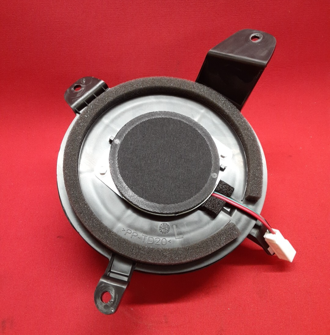 2013 -2019 Fiat 500 / Fiat 500e Rear Left Quarter Panel Speaker 5091811AA
