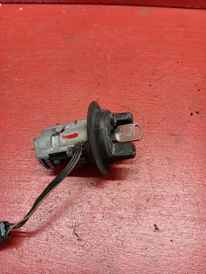 2000-2005 Gm Multi vehicle Ignition Lock Cylinder W/ Key 25832352