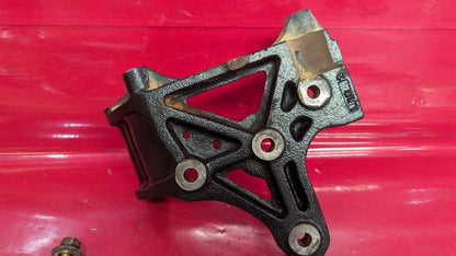 96-00 Nissan Pathfinder 97-00 Infiniti QX4 3.3L V6 Alternator Bracket w/ Bolts