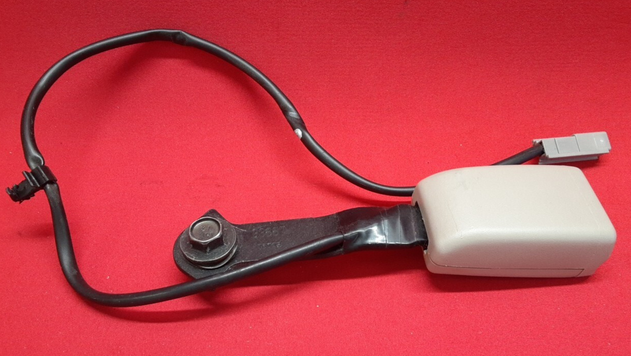 2007 2008 2009 Mazda CX-7 FRONT RIGHT PASSENGER Seat Belt Buckle EGY1-57-620A-34