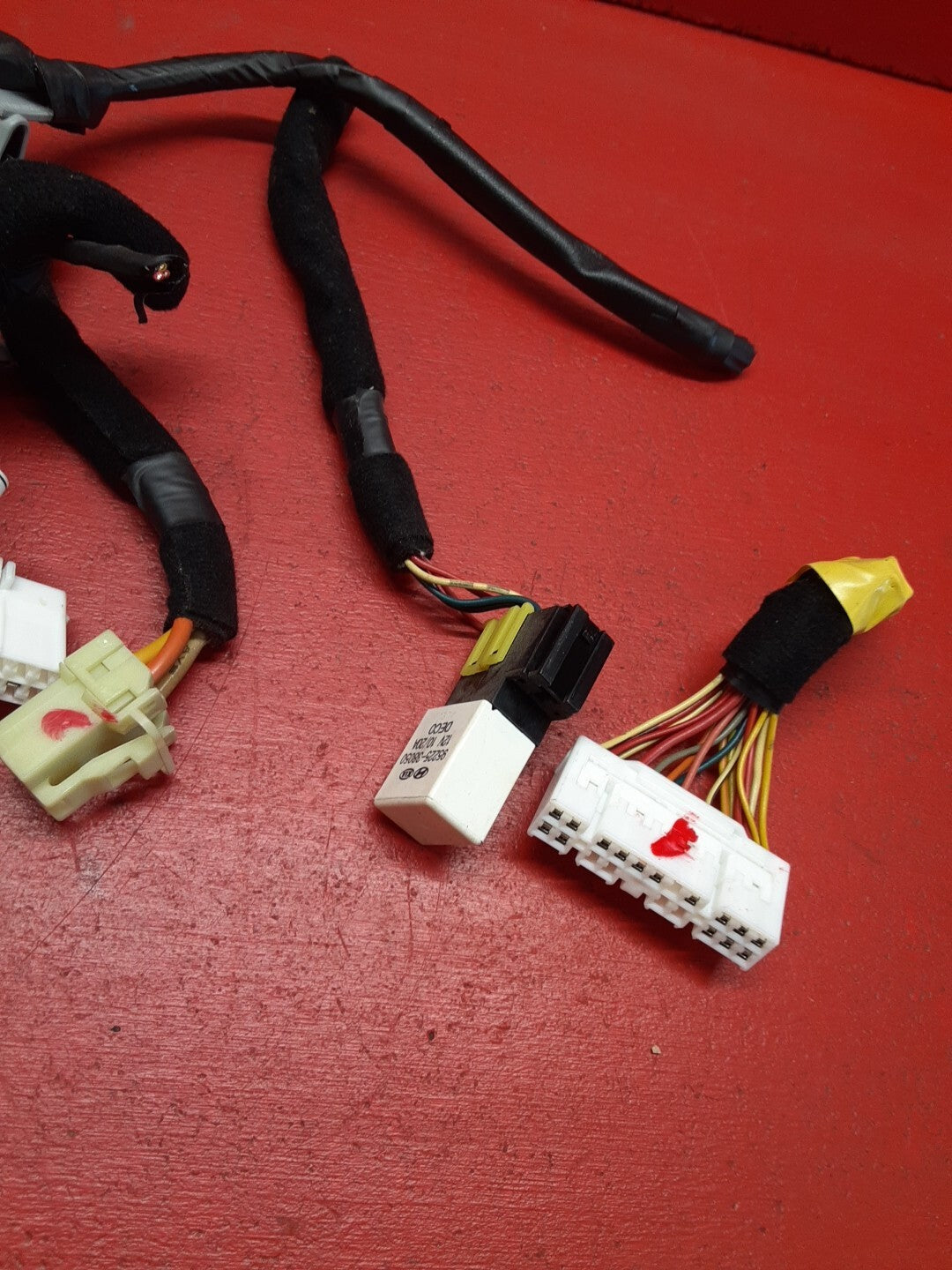 2006 Hyundai Elantra Interior Cabin Fuse Junction Block Pigtails 91110-2D001
