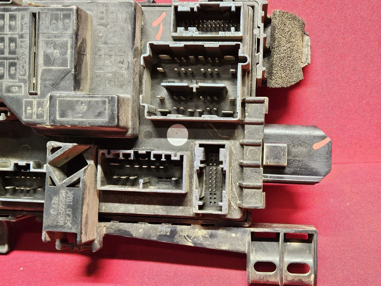 2008-2010 Ford F-250 F-350 Interior Cabin Fuse Box Junction Block Alarm Module