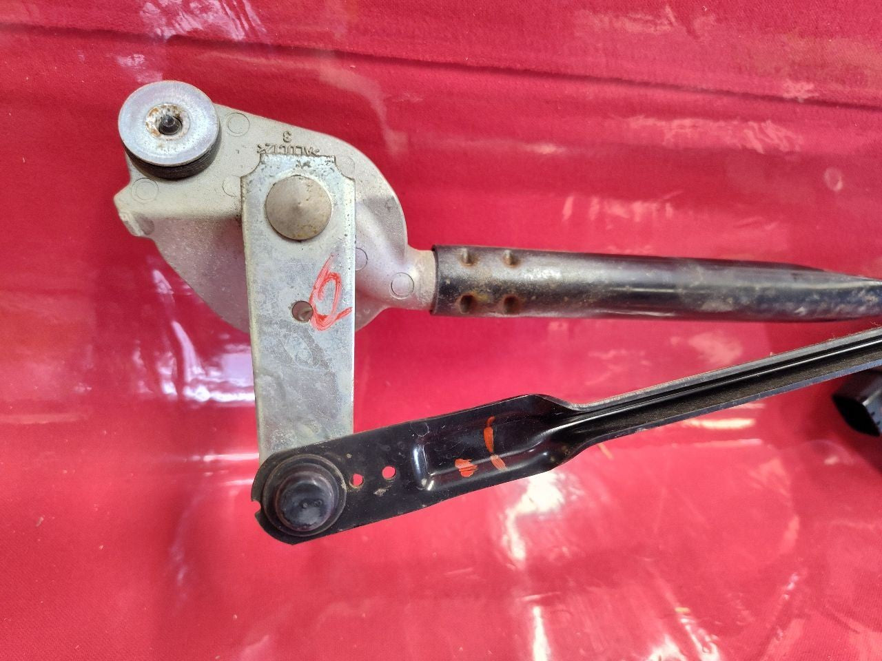 09-16 Hyundai Genesis Coupe Windshield Wiper Transmission Linkage w/ Motor