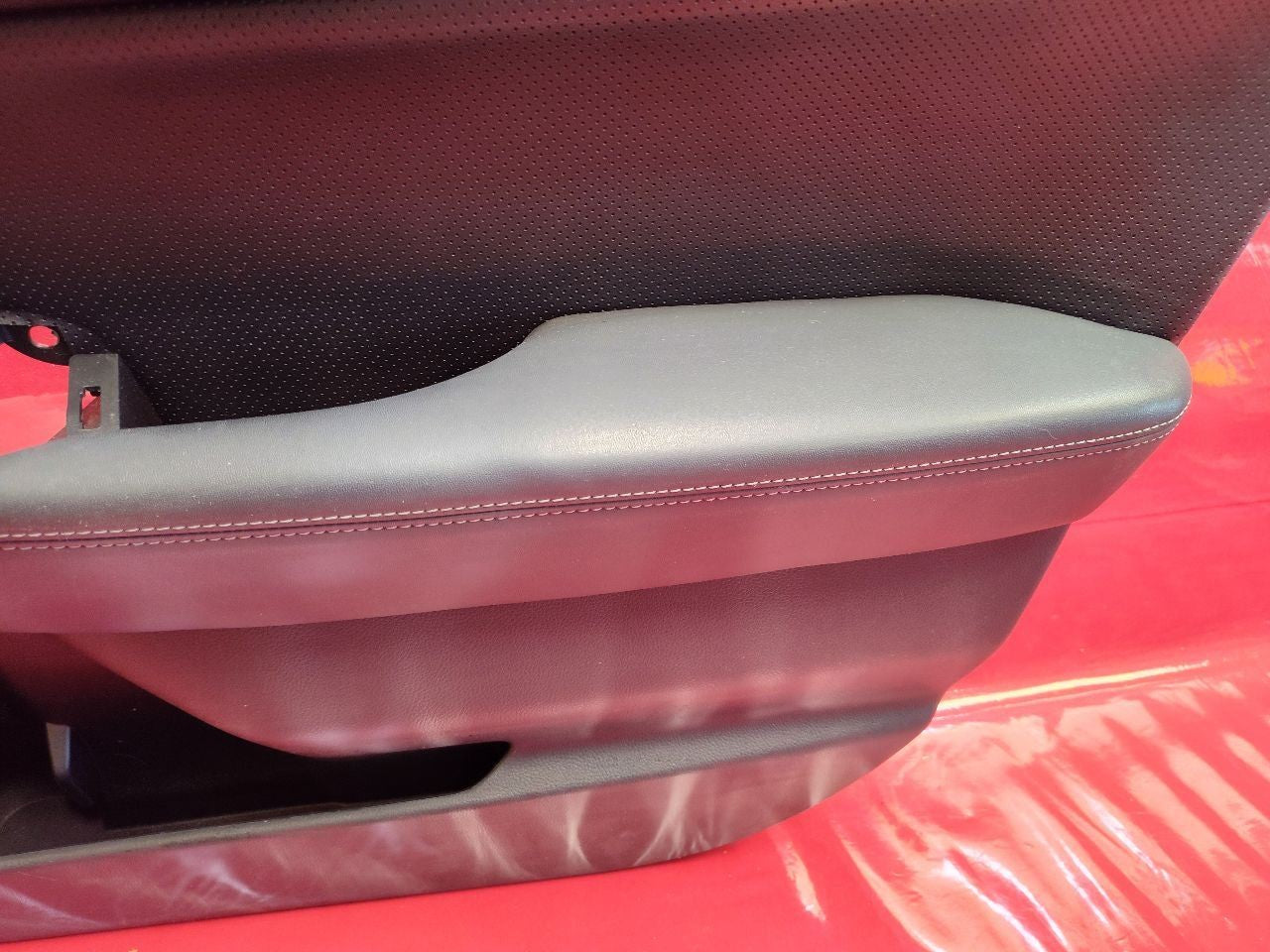 15-16 Subaru Legacy Outback FRONT PASSENGER Door Interior Trim Panel Leather