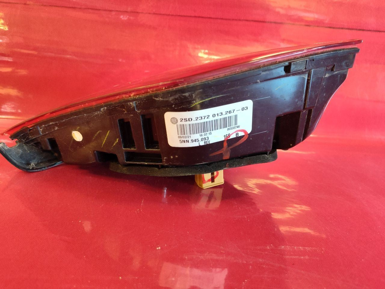 18-24 VW Volkswagen Tiguan LEFT DRIVER Inner Liftgate Mounted Tail Light Lamp