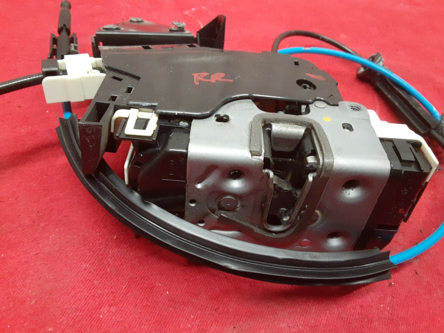 2008 - 2014 Mercedes C250 C300 C350 RIGHT PASSENGER REAR Door Lock Actuator