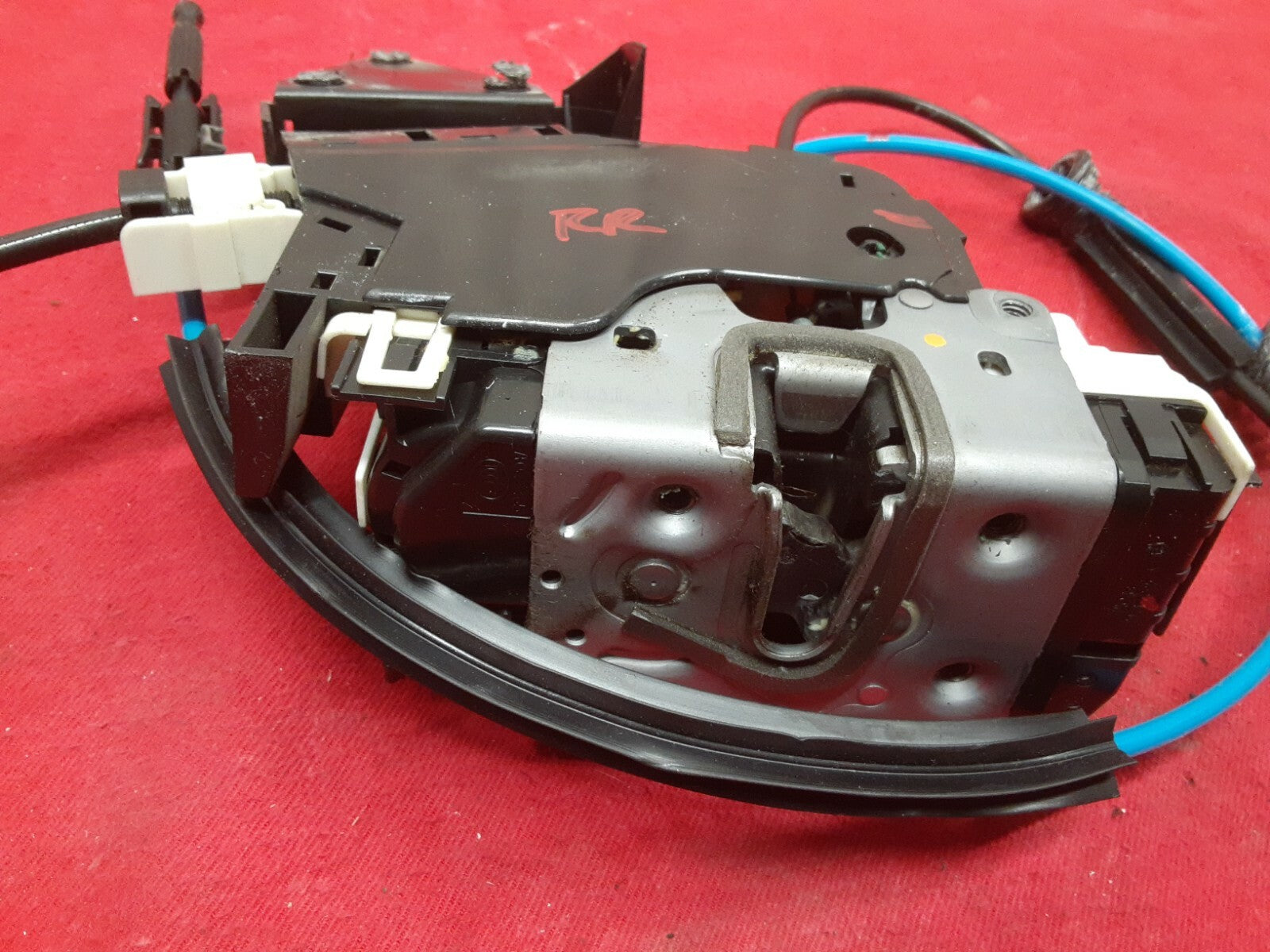2008 - 2014 Mercedes C250 C300 C350 RIGHT PASSENGER REAR Door Lock Actuator