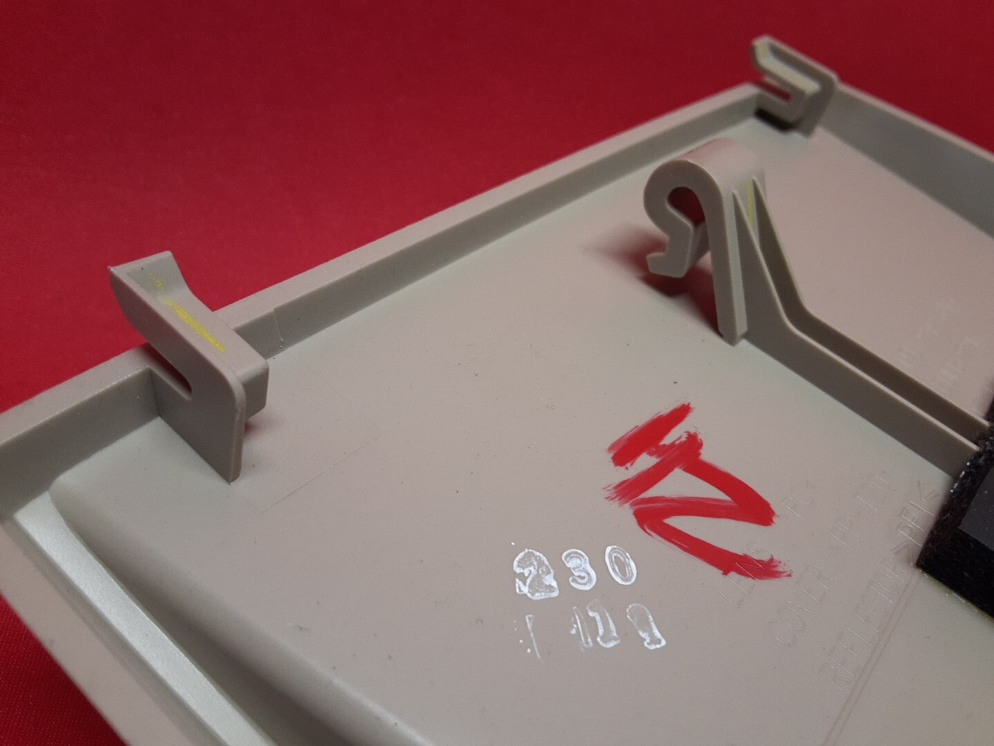 2010 - 2012 Nissan Altima Sedan High Mount Third 3rd Brake Light Beige Trim
