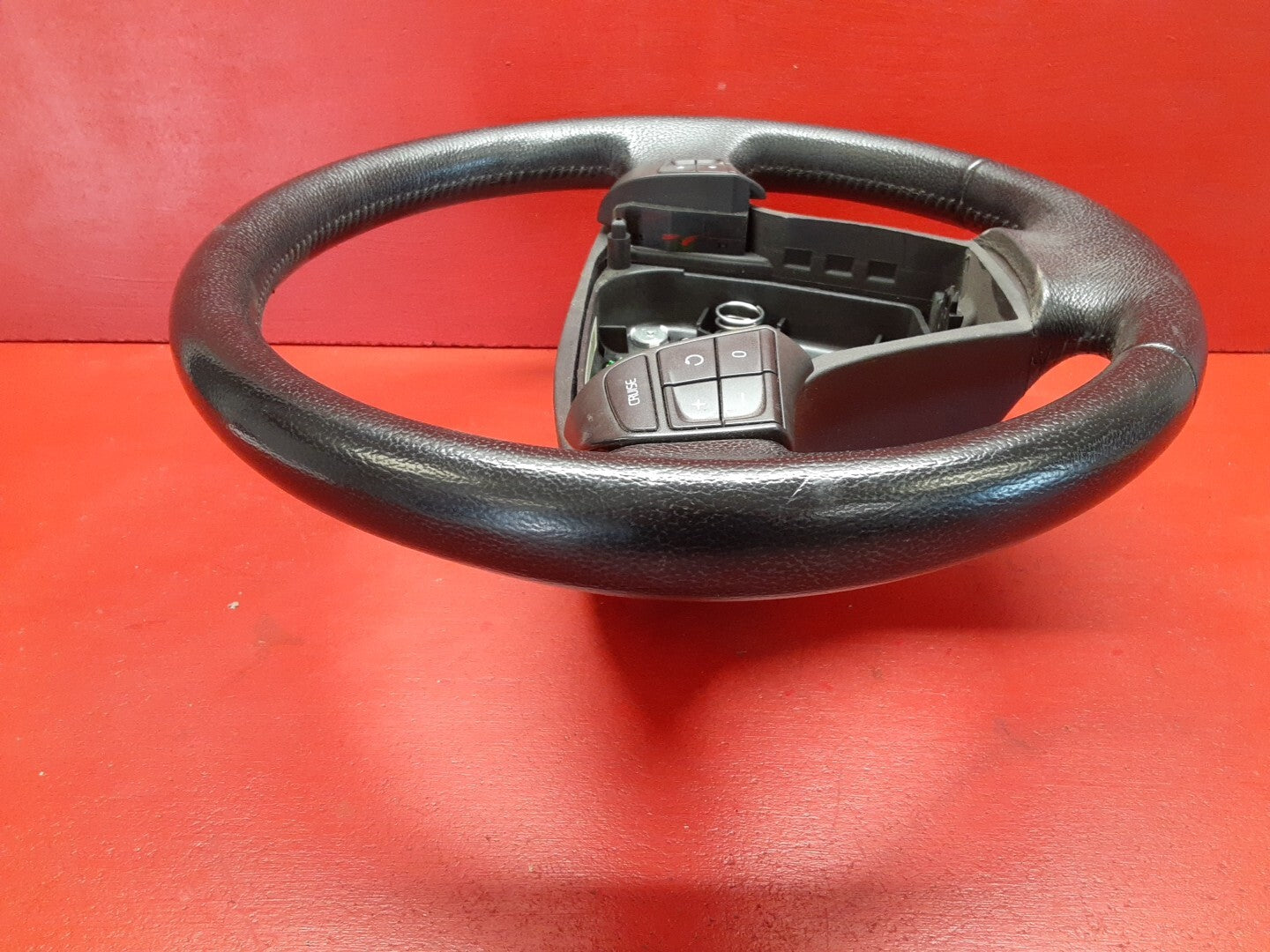 2007 Volvo V50 Steering Wheel w/ Navigation 30764361