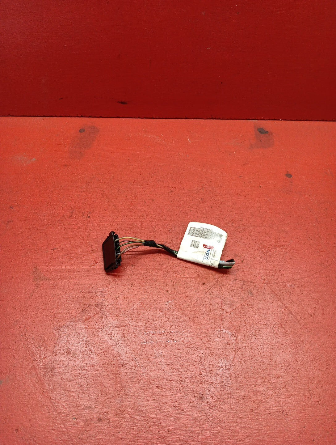 2001-2004 Mercedes-Benz C230 240 320 Right Taillight Assembly Pigtail 2038201064
