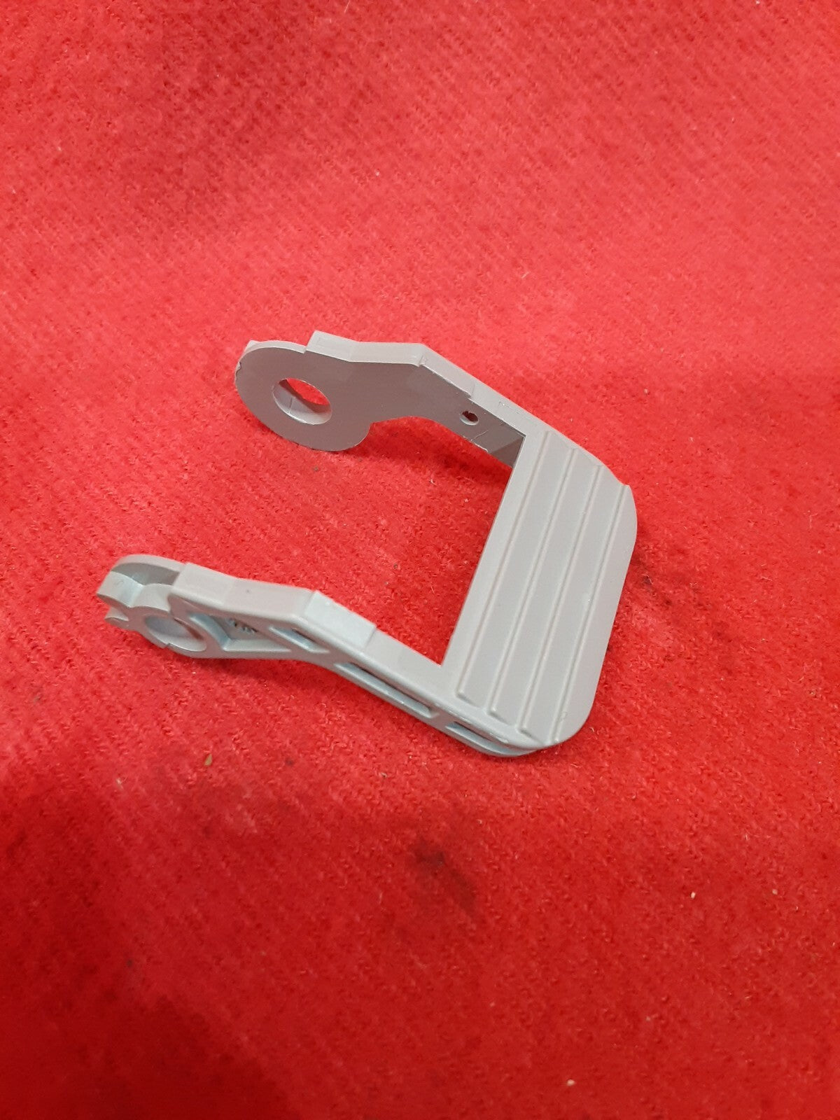 Land Rover / Jaguar Right Passenger Headlight Ballast Harness Clip Lock Grey