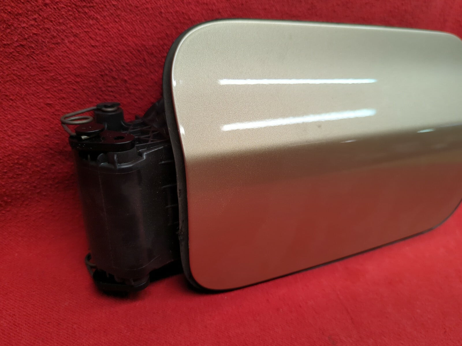 2010 - 2017 BMW 5 Series GT Fuel Door Gas Filler Lid Assembly & Cap Milano Beige
