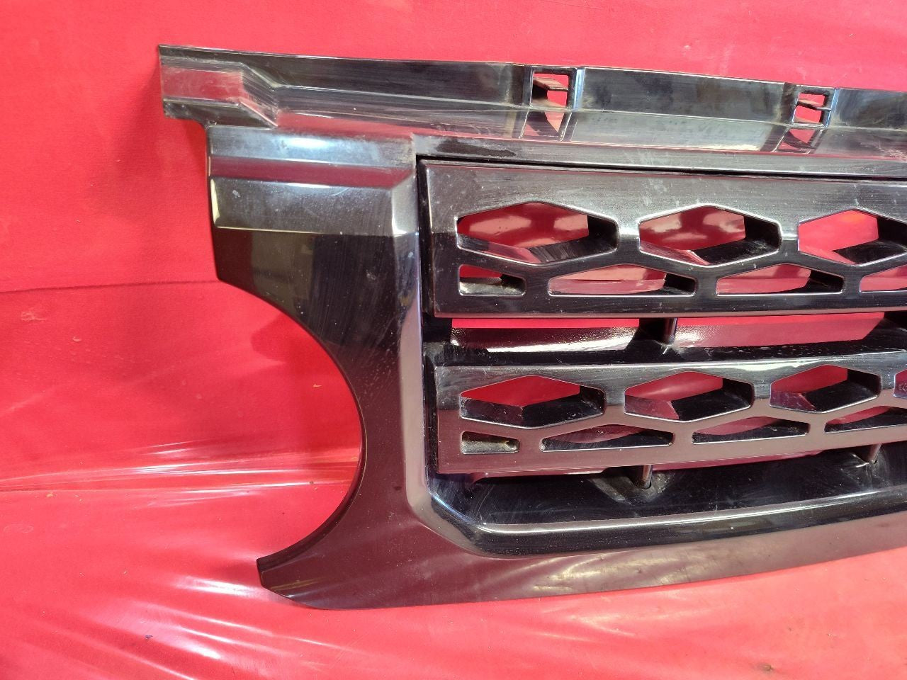 2010-2013 Land Rover LR4 Front Bumper Grille Gloss Black Inlay 820 Santorini Blk